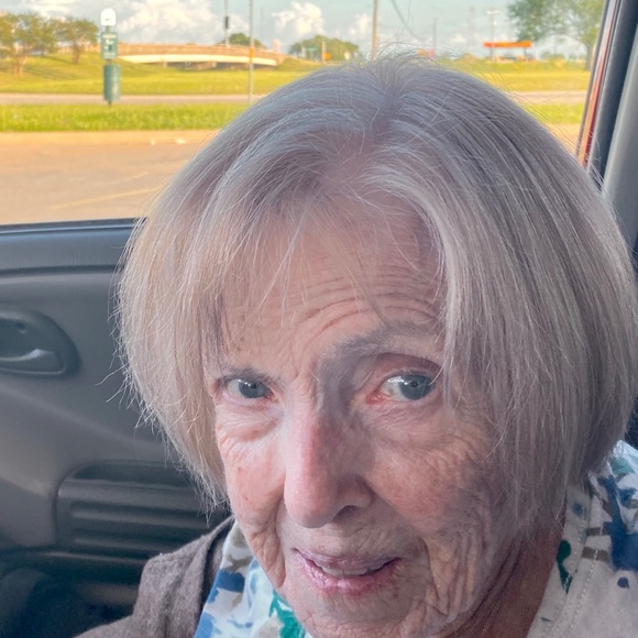 Meet your Posher, Kelly - Picture 2 of 2